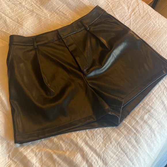 7 For All Mankind Leather Like Shorts - Picture 3 of 8
